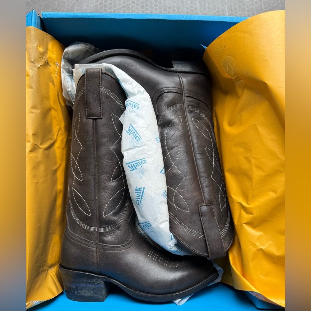 New in Box Alvies Women's Brown Heeled Boots